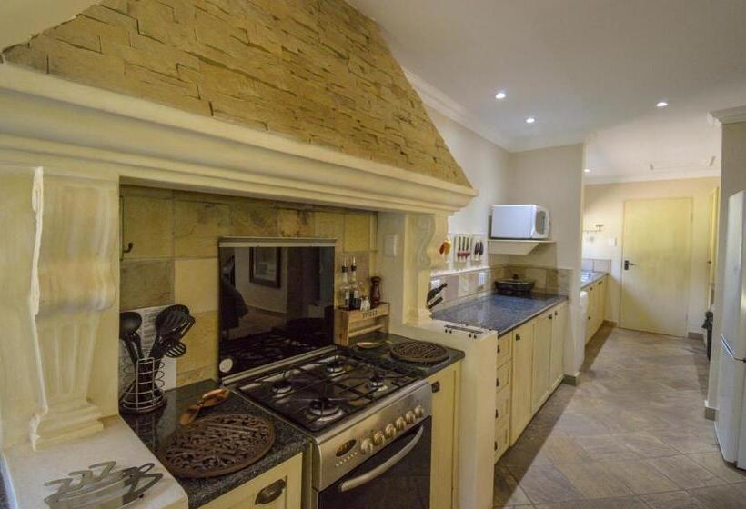 בית, 3 חדרי שינה, San Rock Guest House