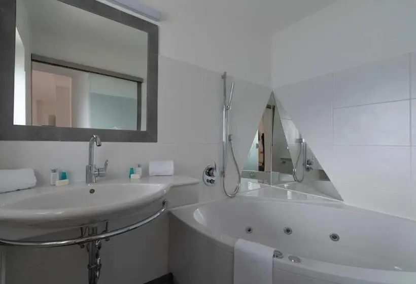 1 Bedroom Apartment Lake View, Romantik Residenz Dependance