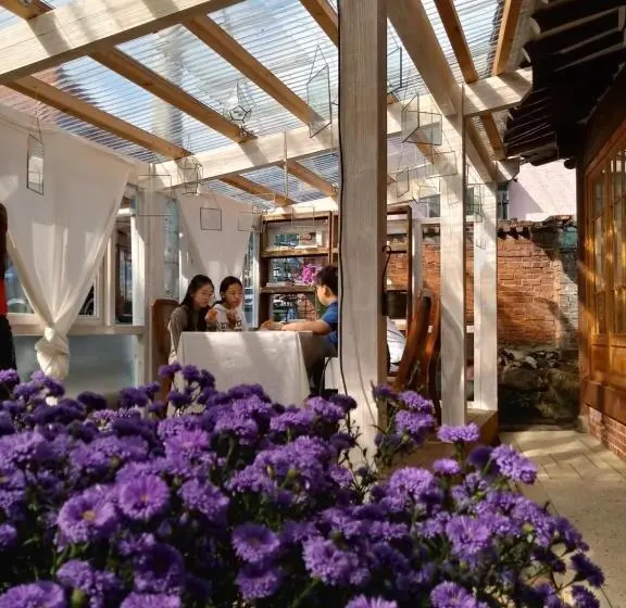اتاق استاندارد سه تخته با چشم‌انداز باغ, Hundred Years Hanok