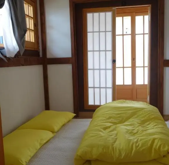اتاق استاندارد سه تخته با چشم‌انداز باغ, Hundred Years Hanok