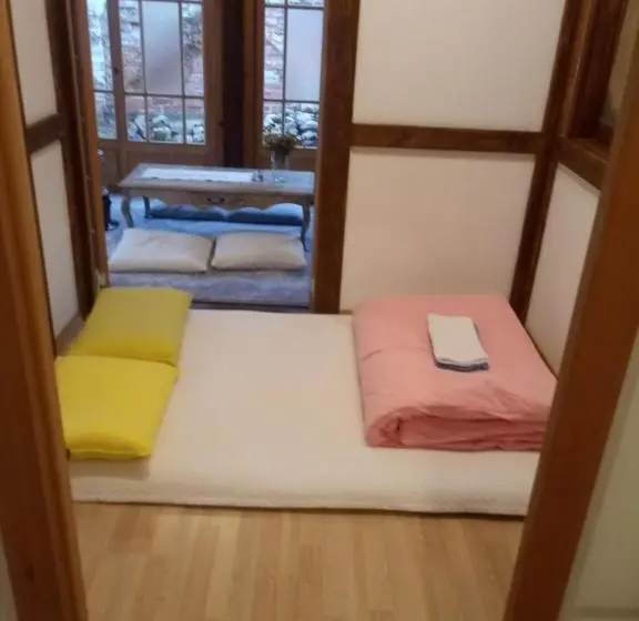 اتاق استاندارد سه تخته با چشم‌انداز باغ, Hundred Years Hanok