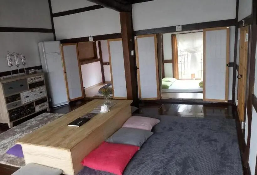 اتاق استاندارد یک نفره, Hundred Years Hanok