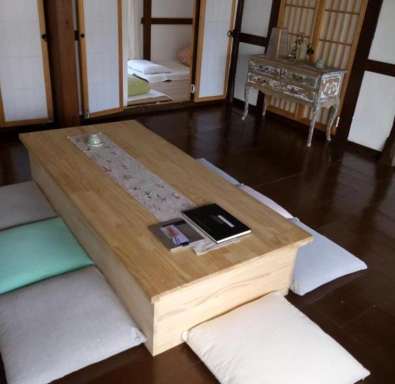 Camera Standard Individuale, Hundred Years Hanok