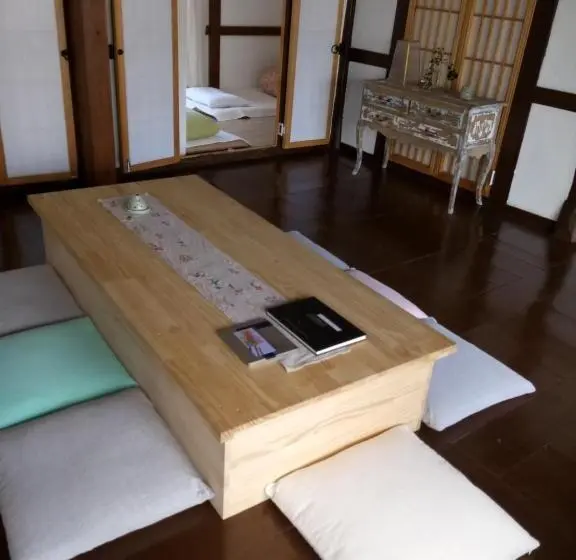 اتاق استاندارد یک نفره, Hundred Years Hanok