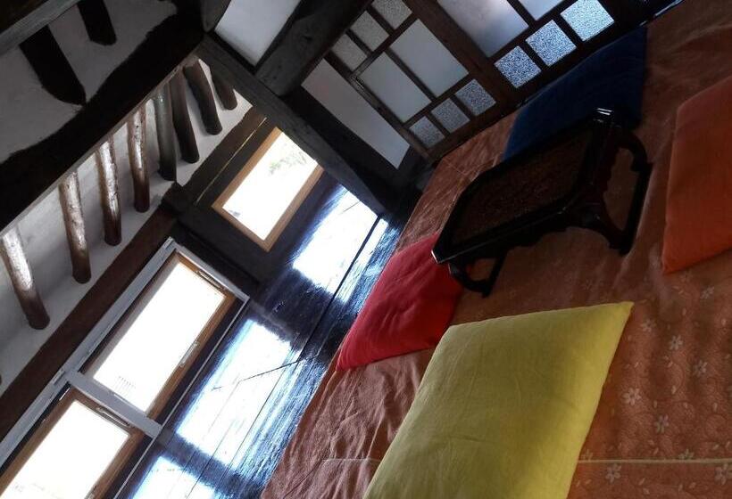 Camera Familiare, Hundred Years Hanok