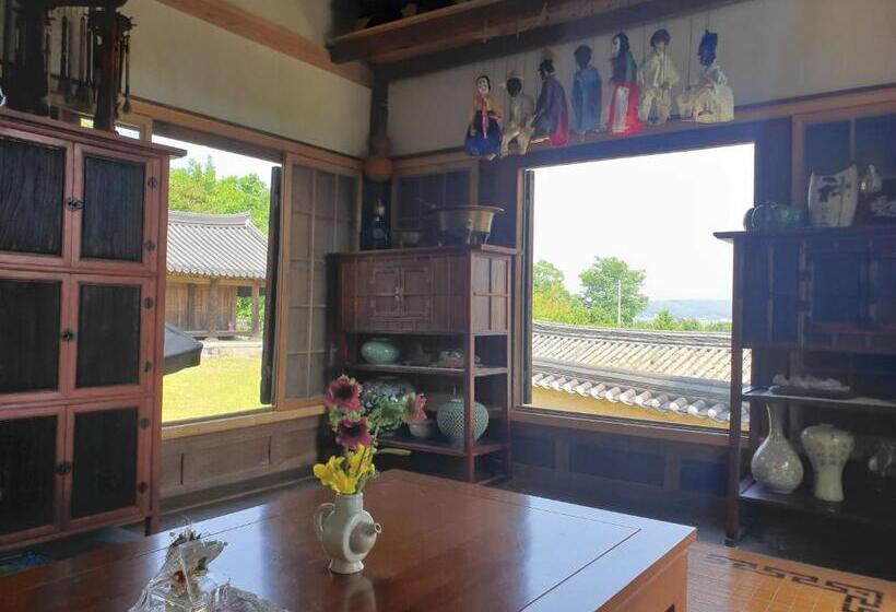 جناح مطلّ علي الحديقة, Ahndong Kimjongtaek Yangsodang