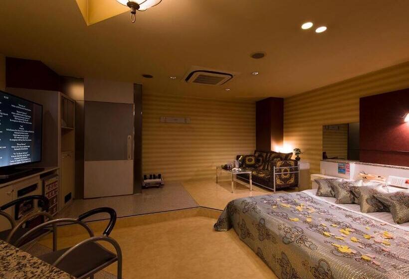 غرفة قياسية, Restay Tina Grace