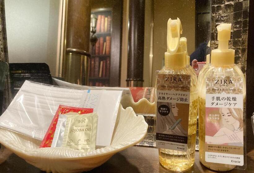 غرفة قياسية, Restay Tina Grace