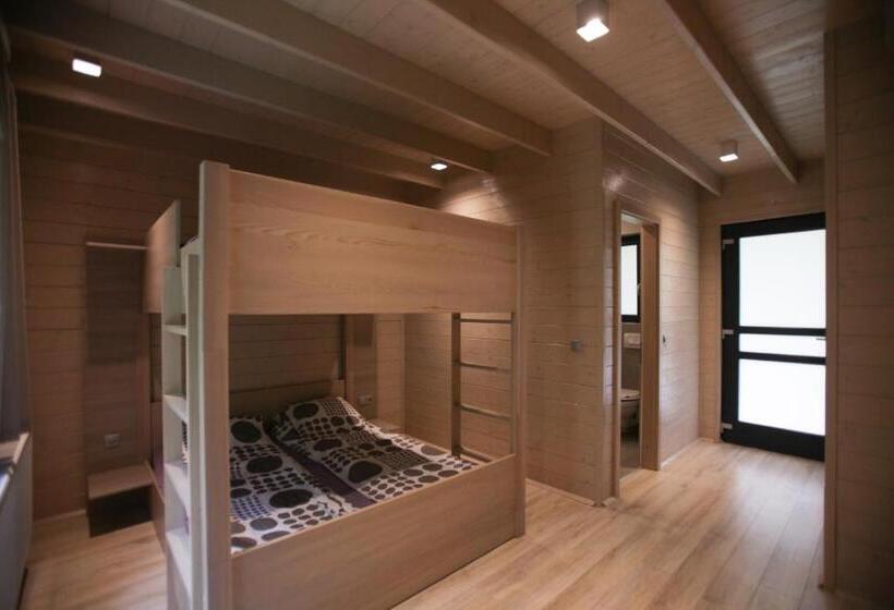 חדר סטנדרט לארבעה, Mohácsi Wellness Vendégház és Lovasklub