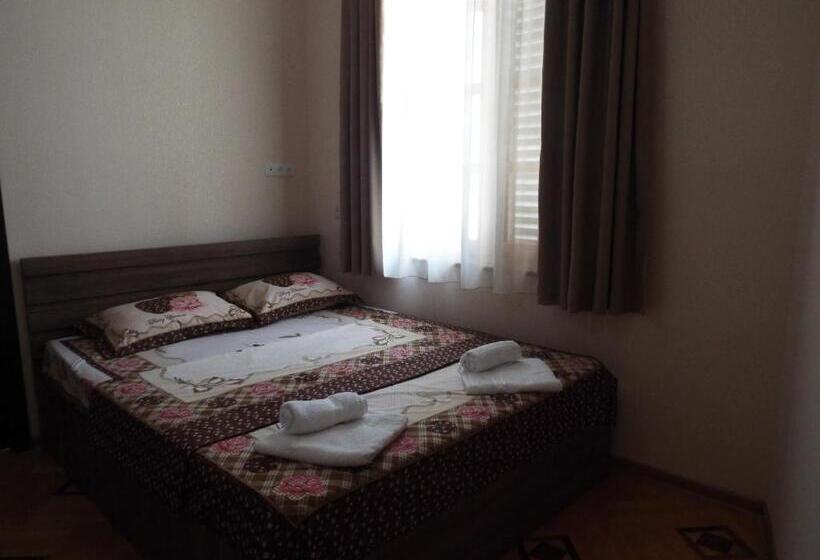 اتاق استاندارد سه نفره, Guesthouse Fatima