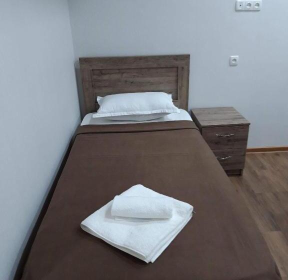 اتاق لوکس سه تخته, Guesthouse Fatima