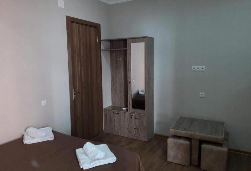 اتاق لوکس چهار تخته, Guesthouse Fatima