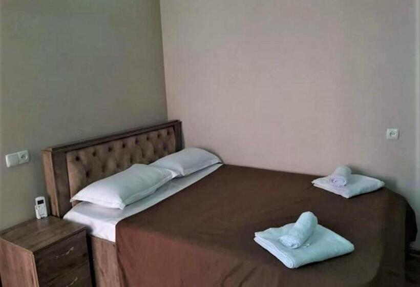 اتاق لوکس چهار تخته, Guesthouse Fatima