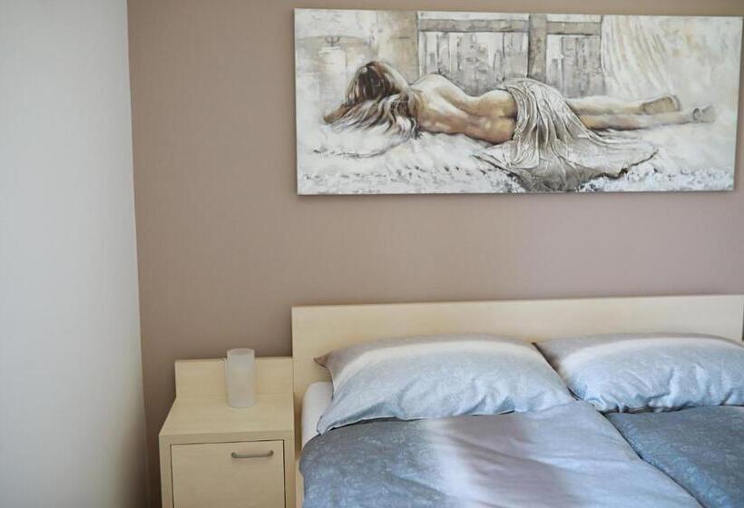 سوئیت با بالکن, Penzion Sokolská