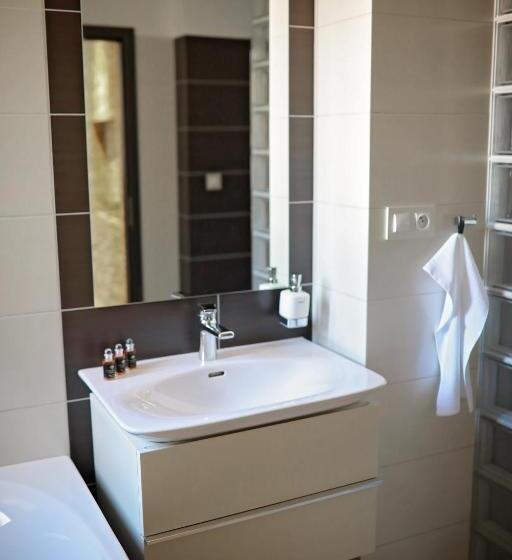 Deluxe Suite King Bed, Penzion Sokolská