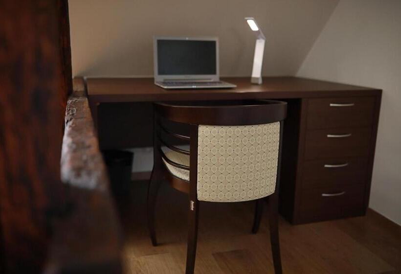 Deluxe Suite King Bed, Penzion Sokolská