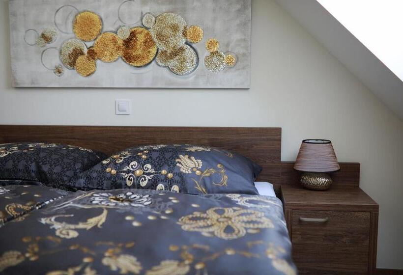 Deluxe Suite King Bed, Penzion Sokolská