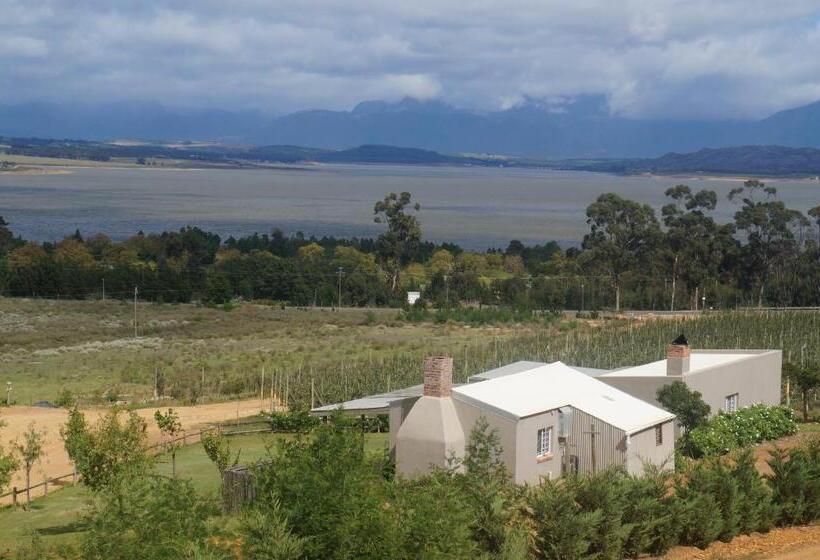 بنجلو قياسى, Dennehof Farm Guesthouse