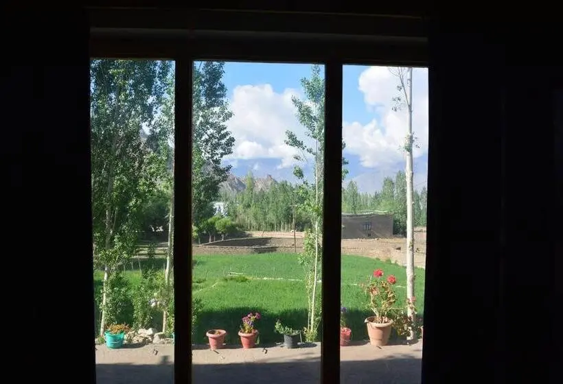 اتاق استاندارد با بالکن, The Morning Sky