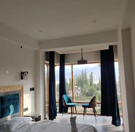 Deluxe Room Mountain View, The Morning Sky