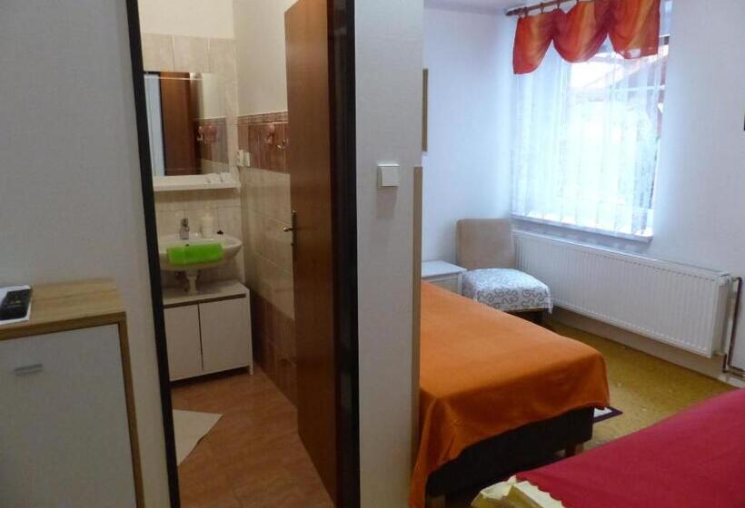 غرفة قياسية ثلاثية, Villa Plischke