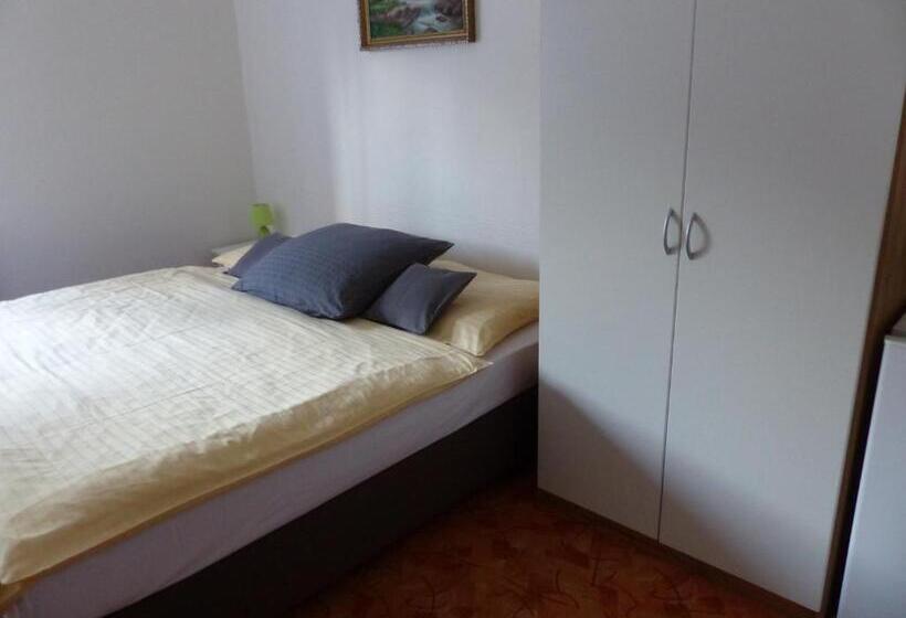 غرفة قياسية ثلاثية مطلة علي الحديقة, Villa Plischke