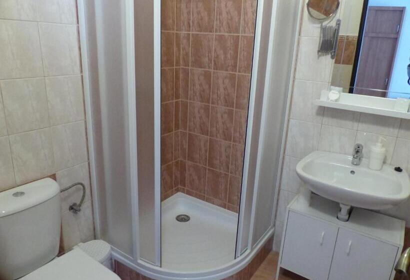 غرفة قياسية رباعية, Villa Plischke