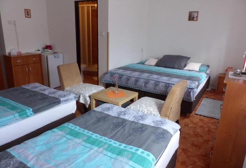 غرفة قياسية رباعية, Villa Plischke