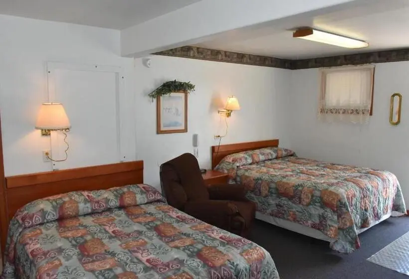 Economy Triple Room, Royals Inn Motel