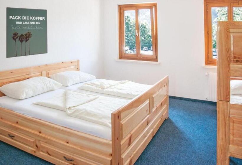 חדר סטנדרטי לארבעה עם חדר אמבטיה משותף, Gasthaus Pension Goldeck