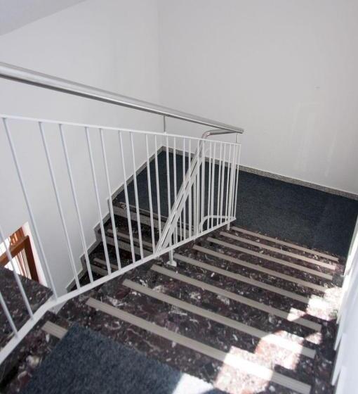 מיטה בחדר מעונות עם מקלחת משותפת, Gasthaus Pension Goldeck