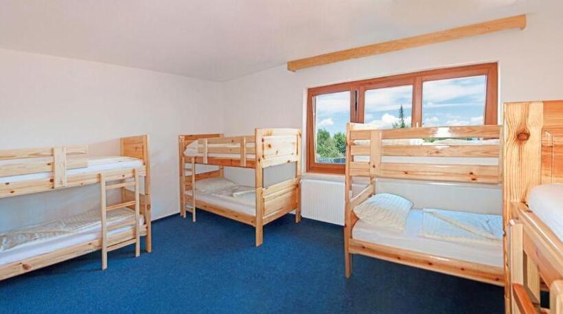 מיטה בחדר מעונות עם מקלחת משותפת, Gasthaus Pension Goldeck