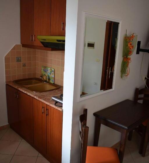 آپارتمان 1 خوابه با چشم‌انداز دریا, Elena