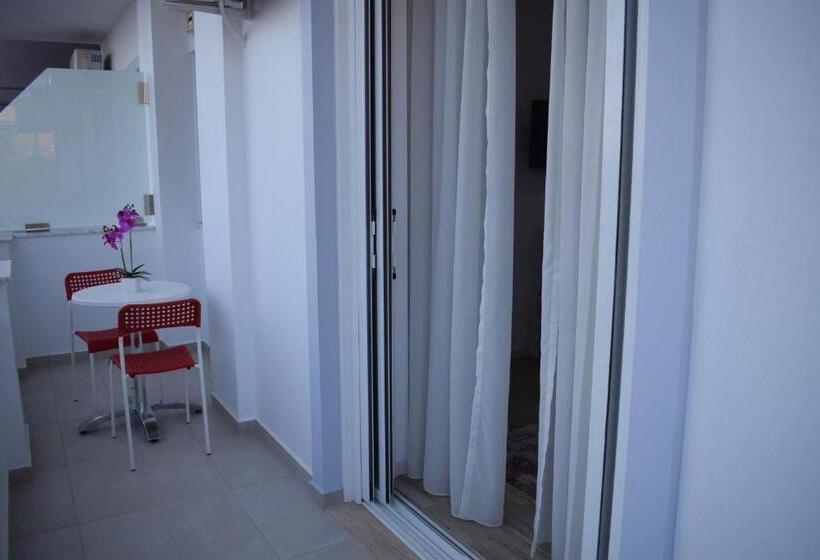 آپارتمان 1 خوابه با چشم‌انداز دریا, Elena