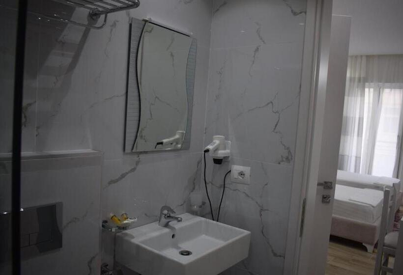 اتاق استاندارد با بالکن, Elena