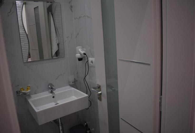 اتاق استاندارد با بالکن, Elena