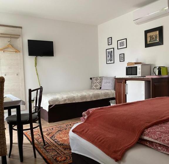 חדר סטנדרט לשלושה, Helga Vendégház