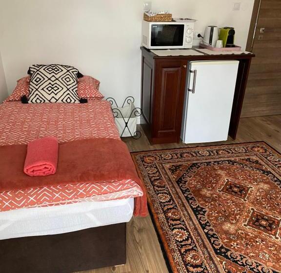 חדר סטנדרט לשלושה, Helga Vendégház