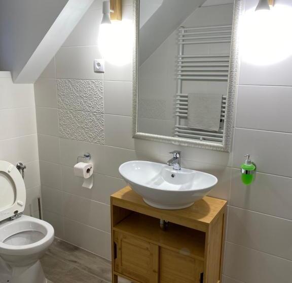 דירת שני חדרים, Helga Vendégház