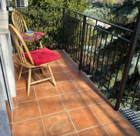 דירת שני חדרים, Helga Vendégház