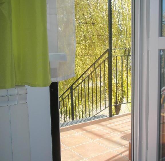 חדר סטנדרט לשלושה, Helga Vendégház