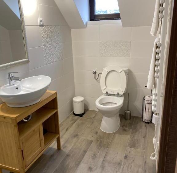 חדר סטנדרט לשלושה, Helga Vendégház