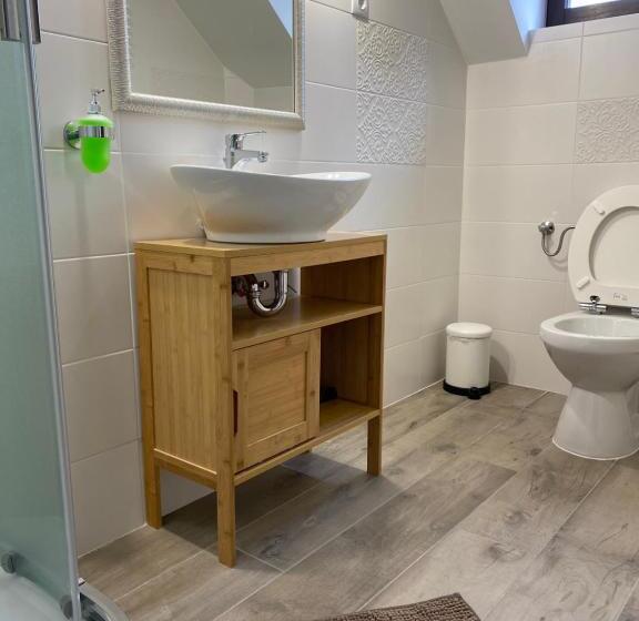 חדר סטנדרט לשלושה, Helga Vendégház