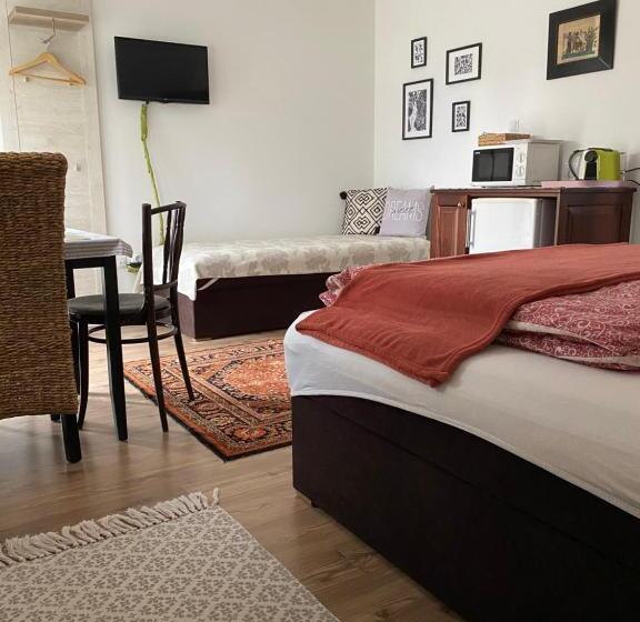 חדר סטנדרט לשלושה, Helga Vendégház