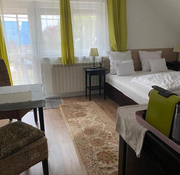 דירת שני חדרים, Helga Vendégház