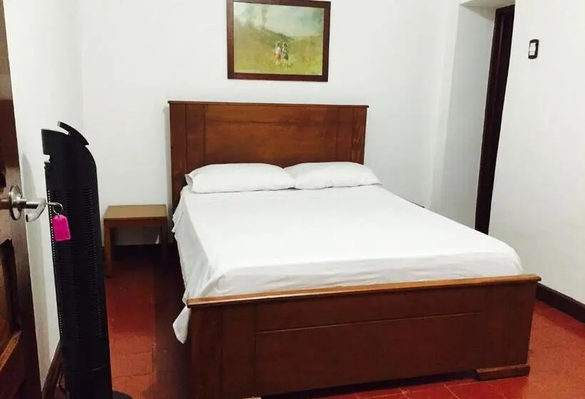 1ベッドルームハウス, Casa Helga A Dos Cuadras De La Basílica, Casa Entera Con Jardín Amplio, 6 Habitaciones, 5 Baños, Coc