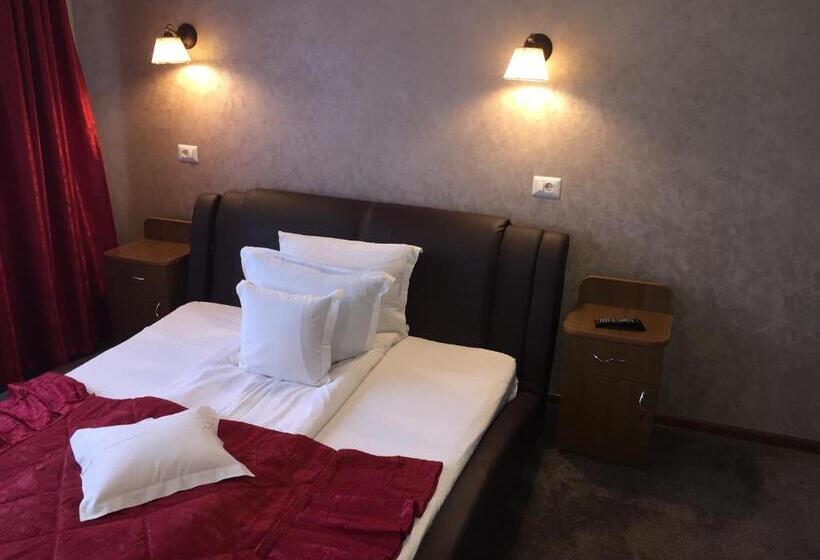 חדר סטנדרט לשלושה, Pensiunea Flora