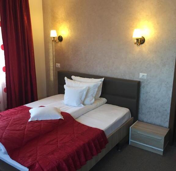 غرفة قياسية, Pensiunea Flora