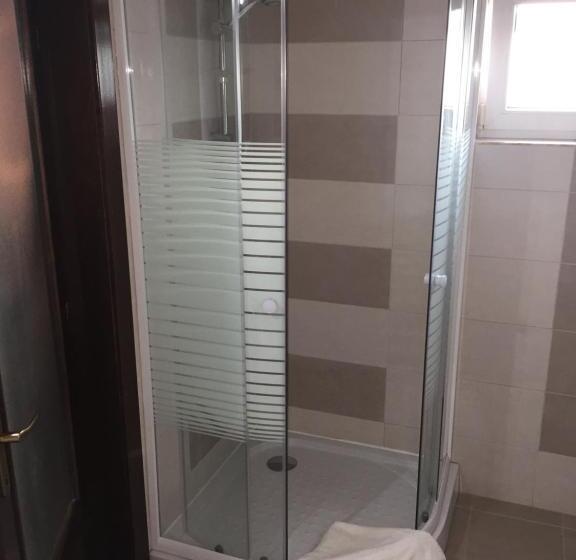 غرفة قياسية, Pensiunea Flora