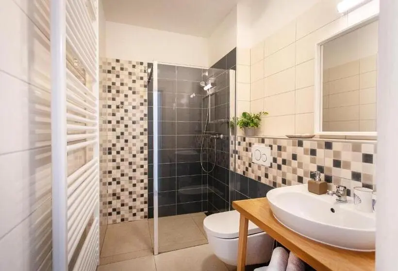 اتاق استاندارد سه نفره, Penzion Labska Marina